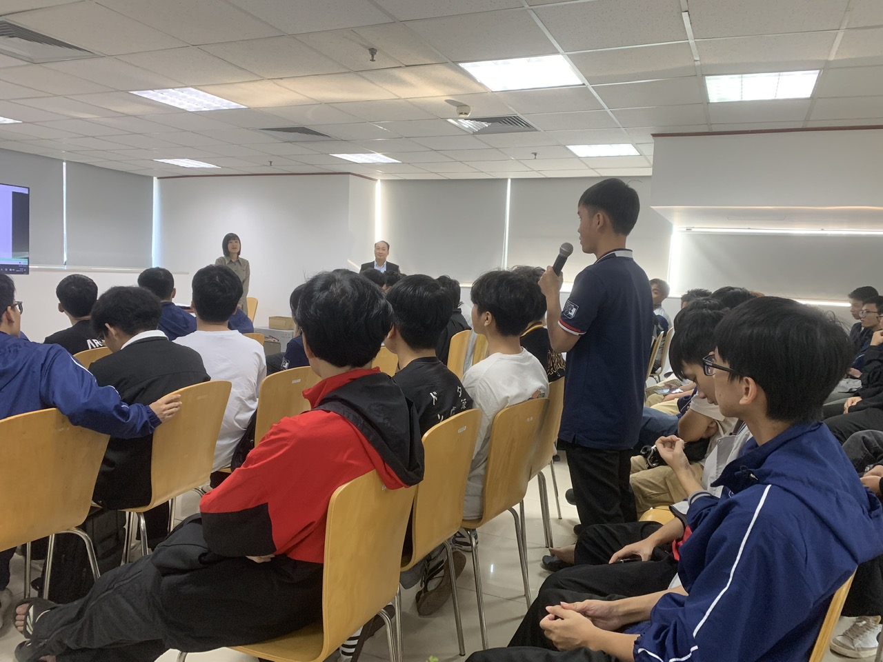 STUDENTS OF CLASS 70TH2 VISIT AND PRACTICAL TRAINING AT DAIWA HOUSE VIETNAM COMPANY FOR THEIR PREPARATORY COURSE.