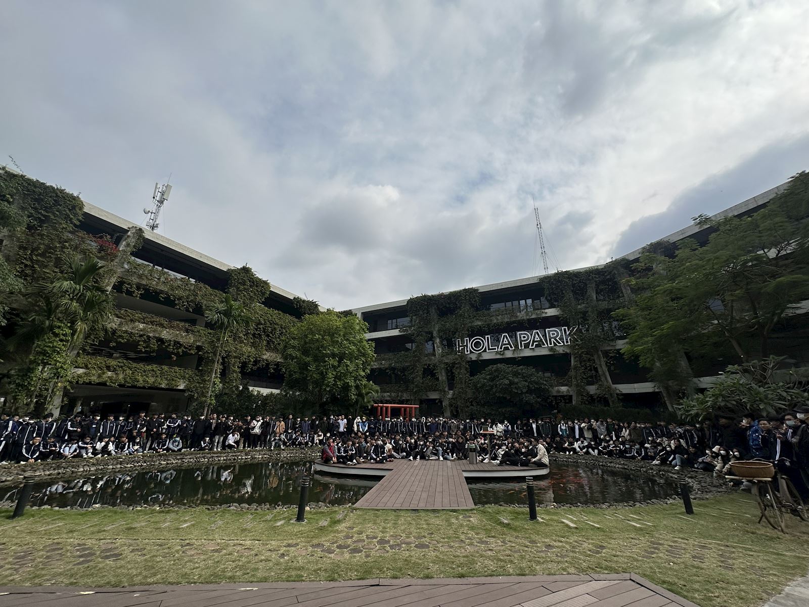 VISITING FSOFT SOFTWARE VILLAGE WITH STUDENTS FROM HANOI UNIVERSITY OF CIVIL ENGINEERING