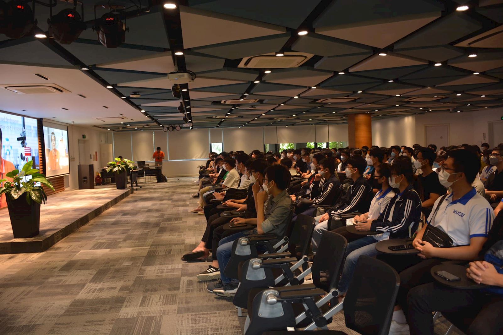 450 students from Information Technology and Computer Science majors visited FPT Software.