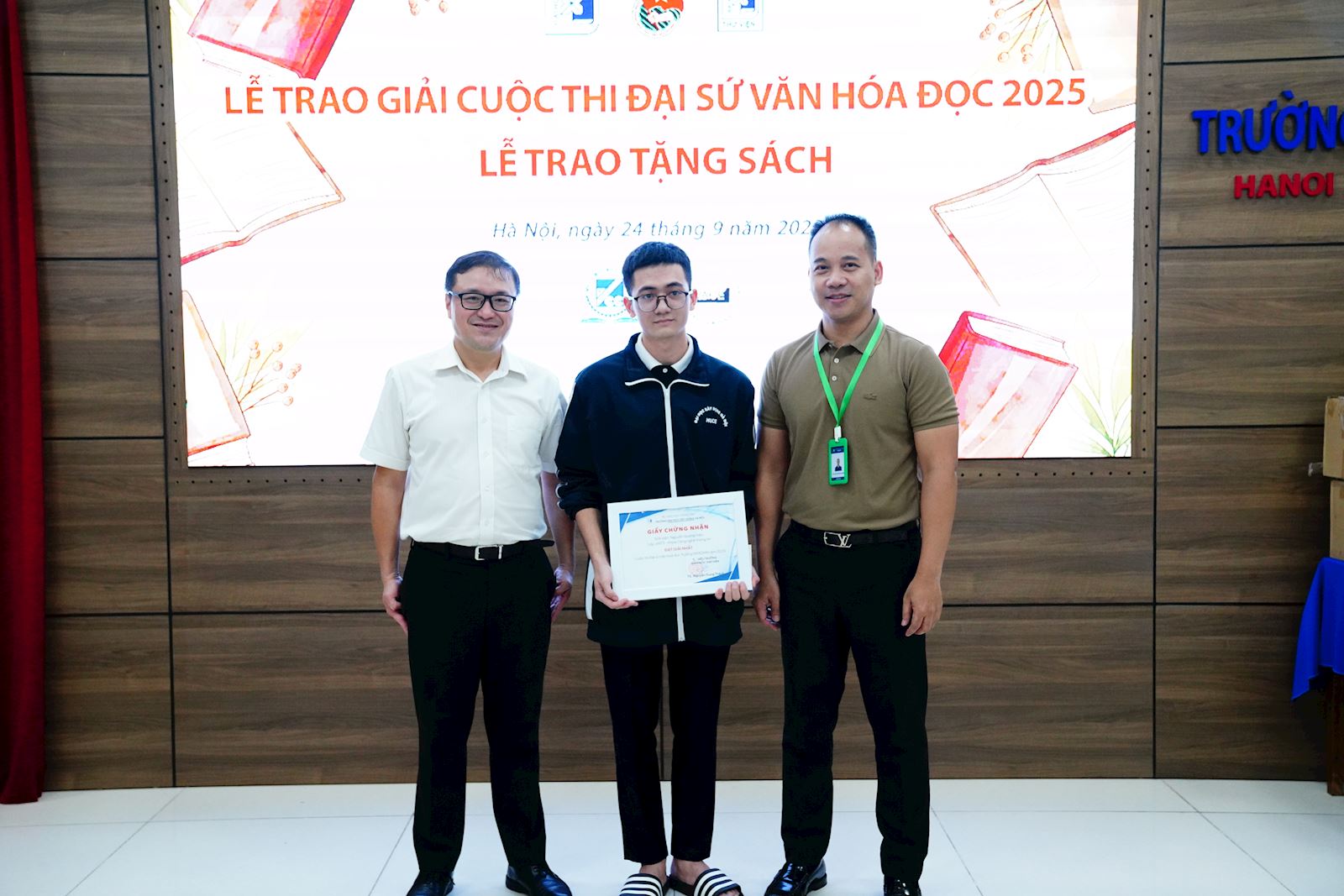 Students from the Faculty of Information Technology win First Prize in the Reading Culture Ambassador Competition.