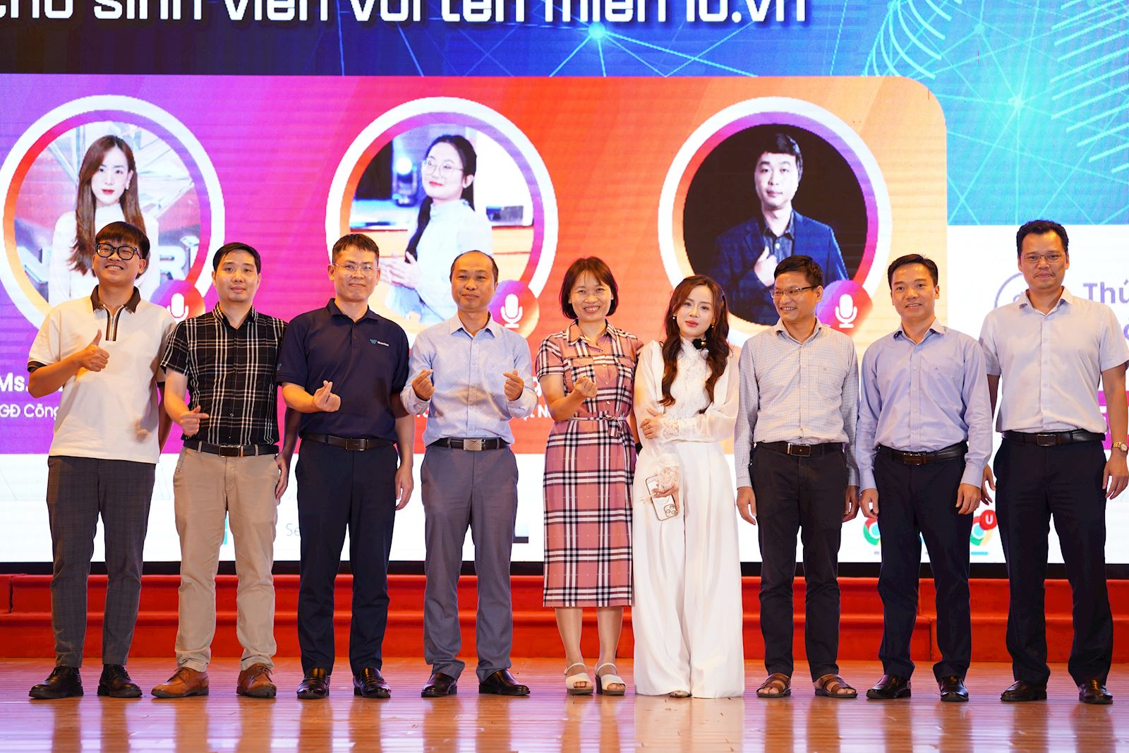 WORKSHOP: DIGITAL BRAND IDENTIFICATION FOR STUDENTS ALONG WITH THE IV.VN DOMAIN NAME