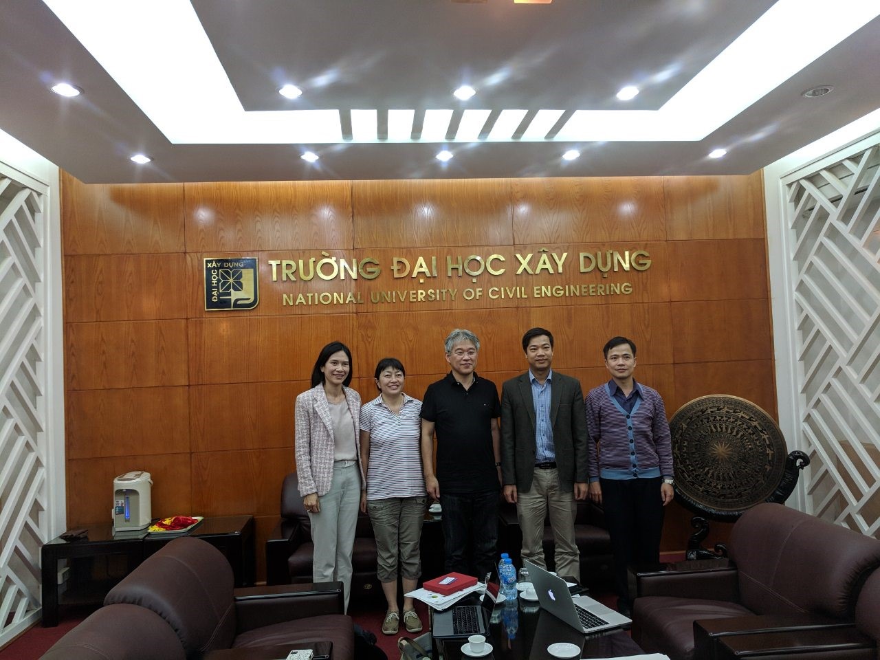 The IT Department met and exchanged ideas with Professor Aoki.