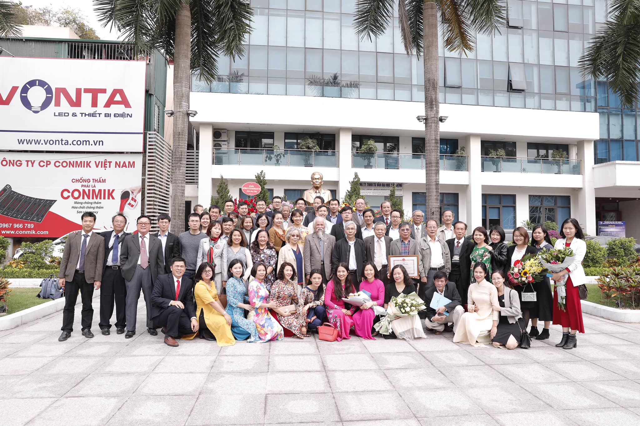 Congratulations to the Faculty of Information Technology, Hanoi University of Civil Engineering, for receiving this award from the Minister of Education and Training: