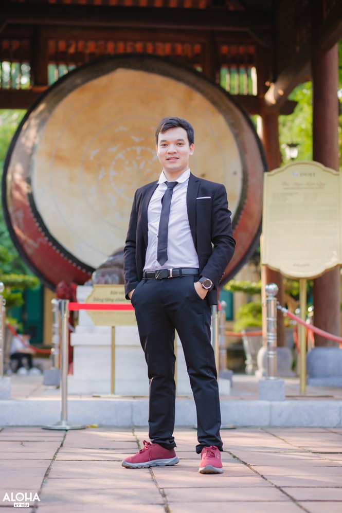 How can I study to get hired before graduating?