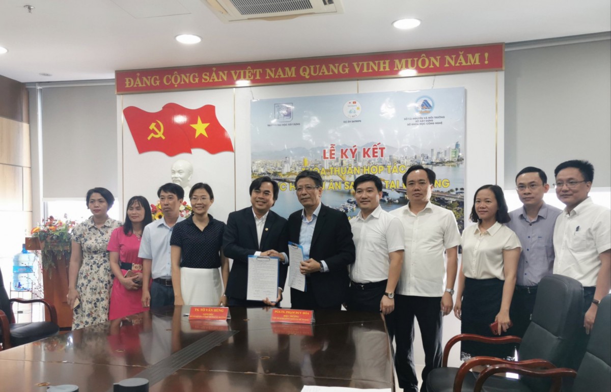 Signing ceremony for the cooperation agreement to implement the SATREPS project in Da Nang.