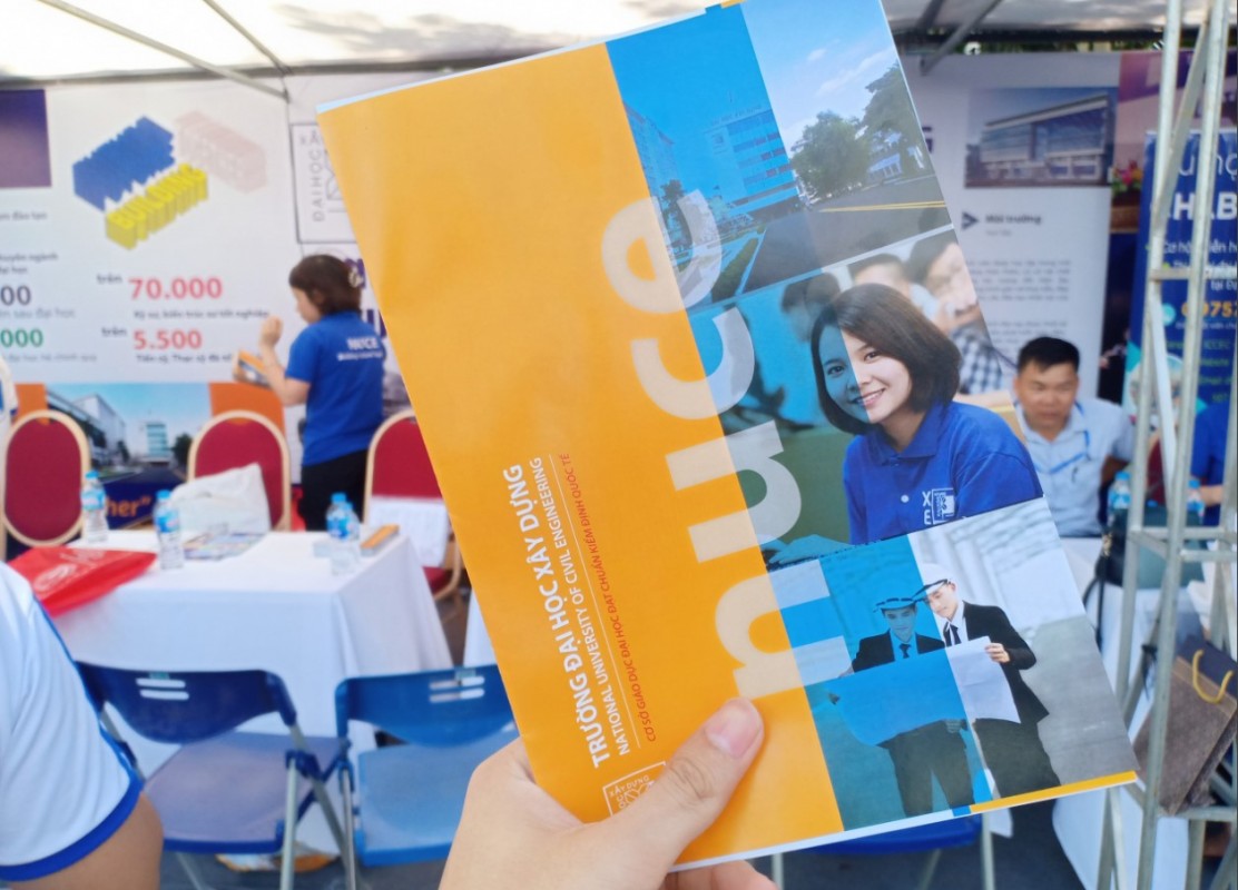 Hanoi University of Civil Engineering participates in the 2020 Admissions Counseling Fair.